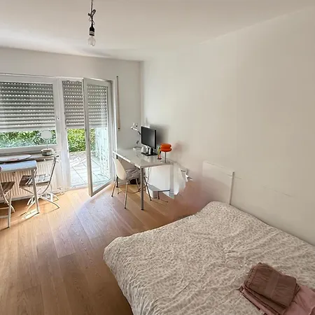 Bright With Private Terrace Near Nymphenburg Castle Апартаменты *