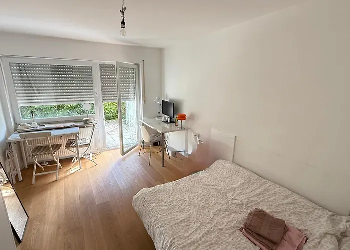 Bright With Private Terrace Near Nymphenburg Castle Apartment *